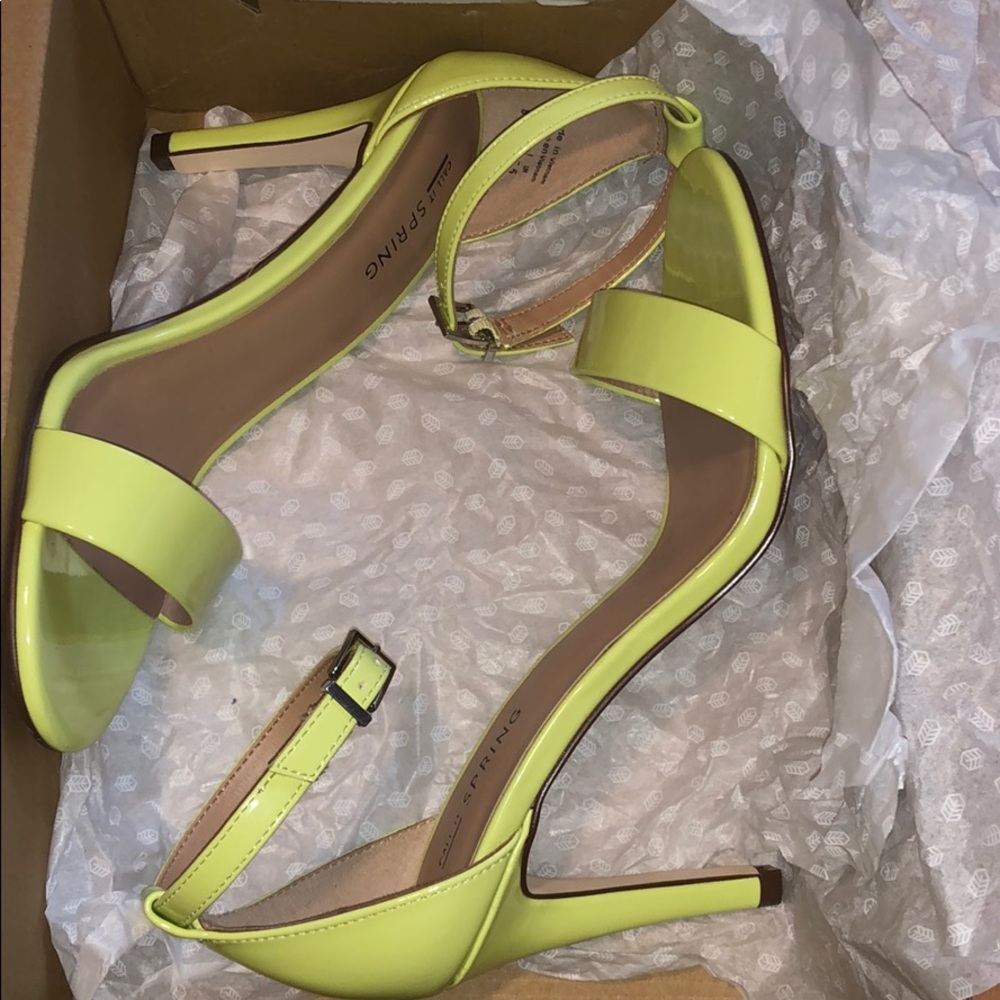 🆕Lime Green Strappy Patent Heels Size 8